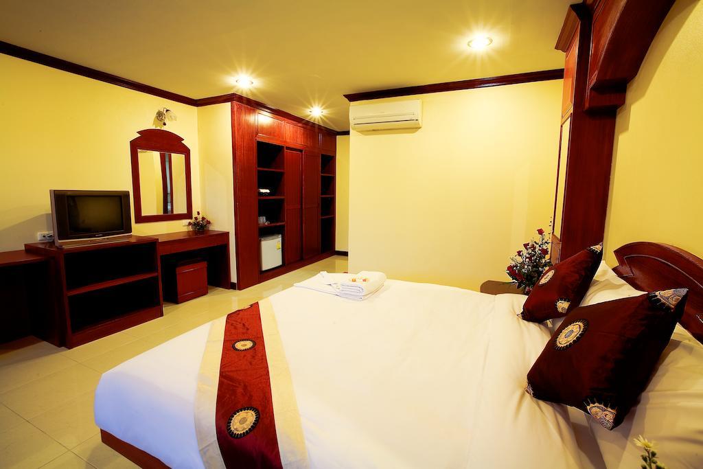 บ้านสุดารัตน์ Phuket ภายนอก รูปภาพ
