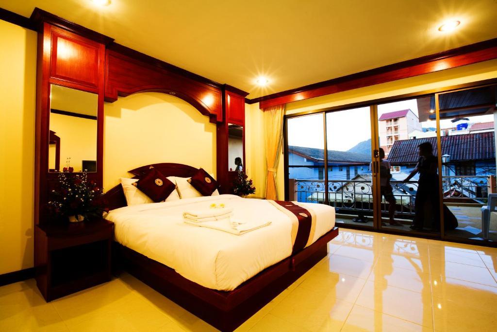 บ้านสุดารัตน์ Phuket ภายนอก รูปภาพ